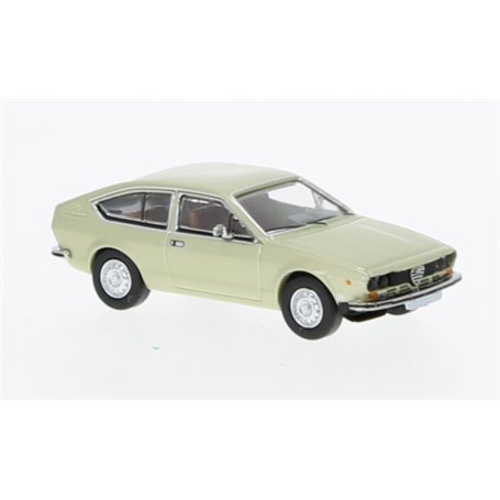 Brekina 870426 Alfa Romeo Alfetta GT, metallic-light green 1974, PCX