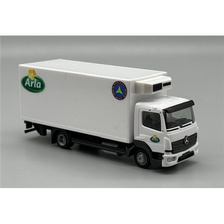 AH Modell AH-1218 Lastbil Mercedes Benz Atego 2013 Kyl "Arla", med bakgavellyft