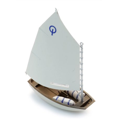 Artitec 387579 Sailing boat Optimist + figure